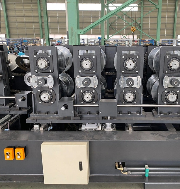 Автоматизированный крен Purlin CZ формируя стержень машины и след бывшее 5.5kw