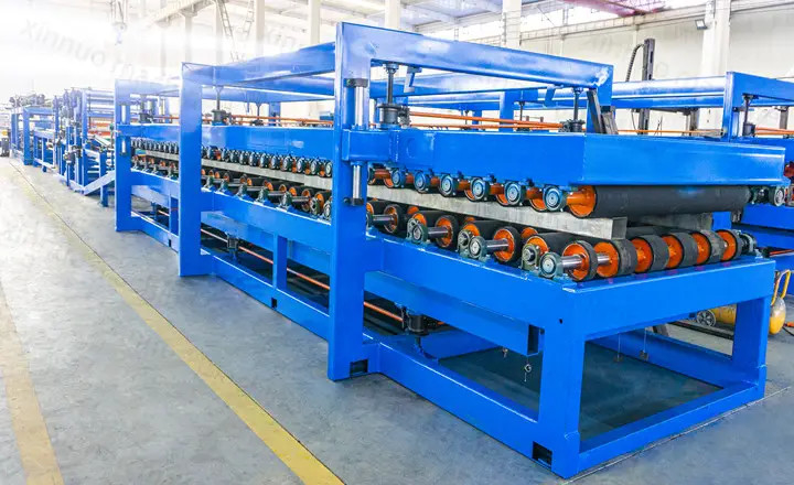 Стальная EPS / Rock Wool Sandwich Panel Production Wall / Roof Roll Forming Machine для изготовления плитки и общей массой 30 тонн
