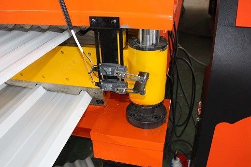 Крен двойного слоя управлением 0.3mm Plc формируя машину для крыши металла стальной